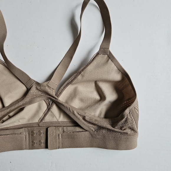 Lululemon Awake to Lace Bra Size 34B in Softsand/Crepe - Picture 4 of 10